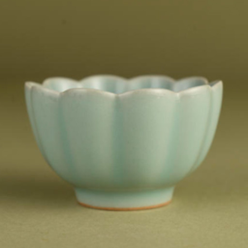 蓝赏·2022年宋韵南宋官窑<a href=https://www.cnteaculture.com/tag/huaban.html target=_blank class=infotextkey>花瓣</a>杯官口杯<a href=https://www.cnteaculture.com/tag/lianhua.html target=_blank class=infotextkey>莲花</a>杯-促销